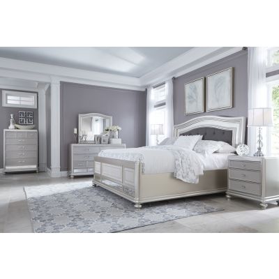 Coralayne 7 Piece Queen Panel Bedroom with Chest