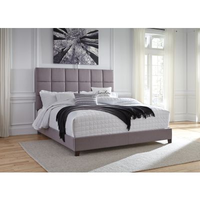 Dolante King Gray Upholstered Bed